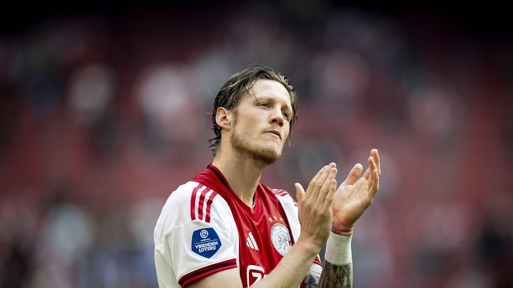 Aanvaller Weghorst hint op langer verblijf bij Ajax