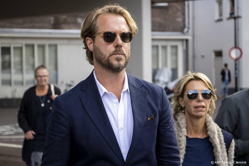 Demonstranten bij theatervoorstelling Thijs Römer