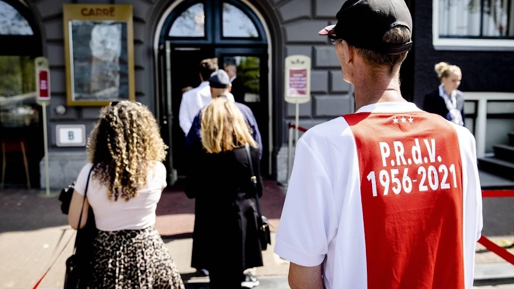 Bezoekers blijven komen voor afscheid Peter R. de Vries