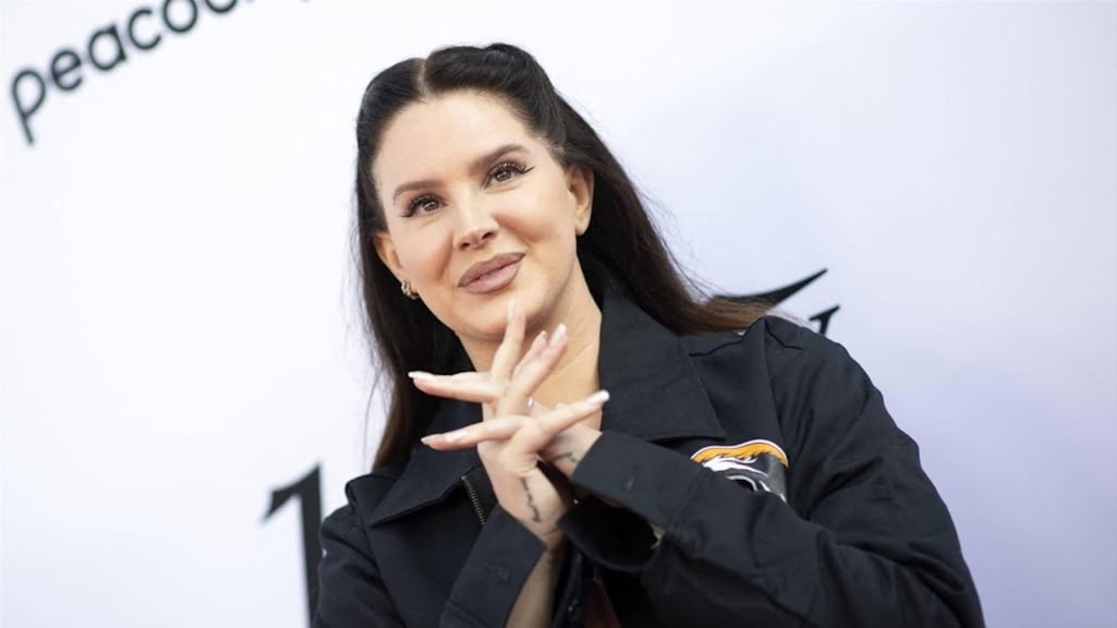 Lana Del Rey werkt een dag in wafelrestaurant