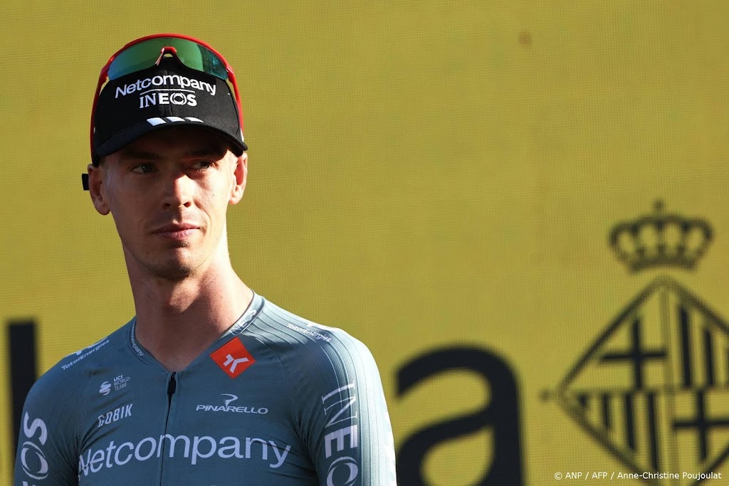 Arensman te laat op startpodium in tijdrit Tour de France