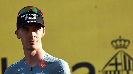 Arensman te laat op startpodium in tijdrit Tour de France