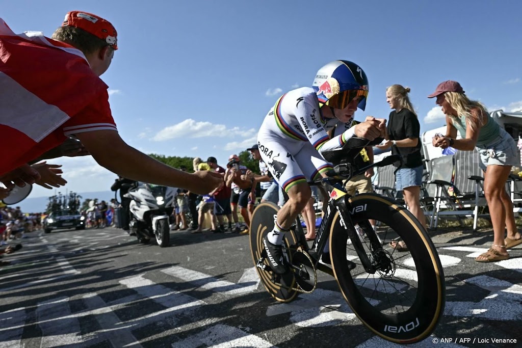 Evenepoel boekt in tijdrit Tour de France tweede ritzege op rij