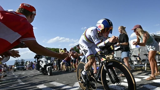 Evenepoel boekt in tijdrit Tour de France tweede ritzege op rij