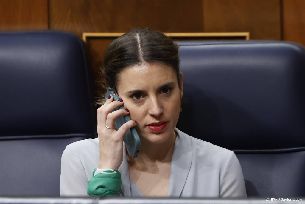 FIFA start onderzoek naar kus op de mond van Spaanse voorzitter