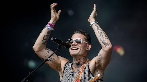 Douwe Bob met luid applaus ontvangen bij festival Gelderpop: 'Alleen maar liefde'