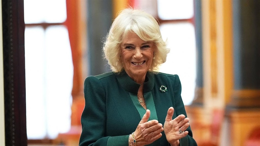 Koningin Camilla rouwt nog om overlijden Maggie Smith