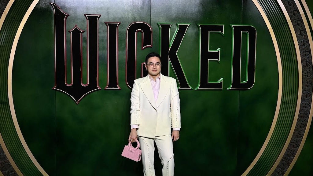 Bowen Yang kreeg paniekaanval op set van Wicked: 'Ik was alles vergeten'