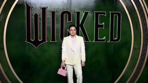 Bowen Yang kreeg paniekaanval op set van Wicked: 'Ik was alles vergeten'