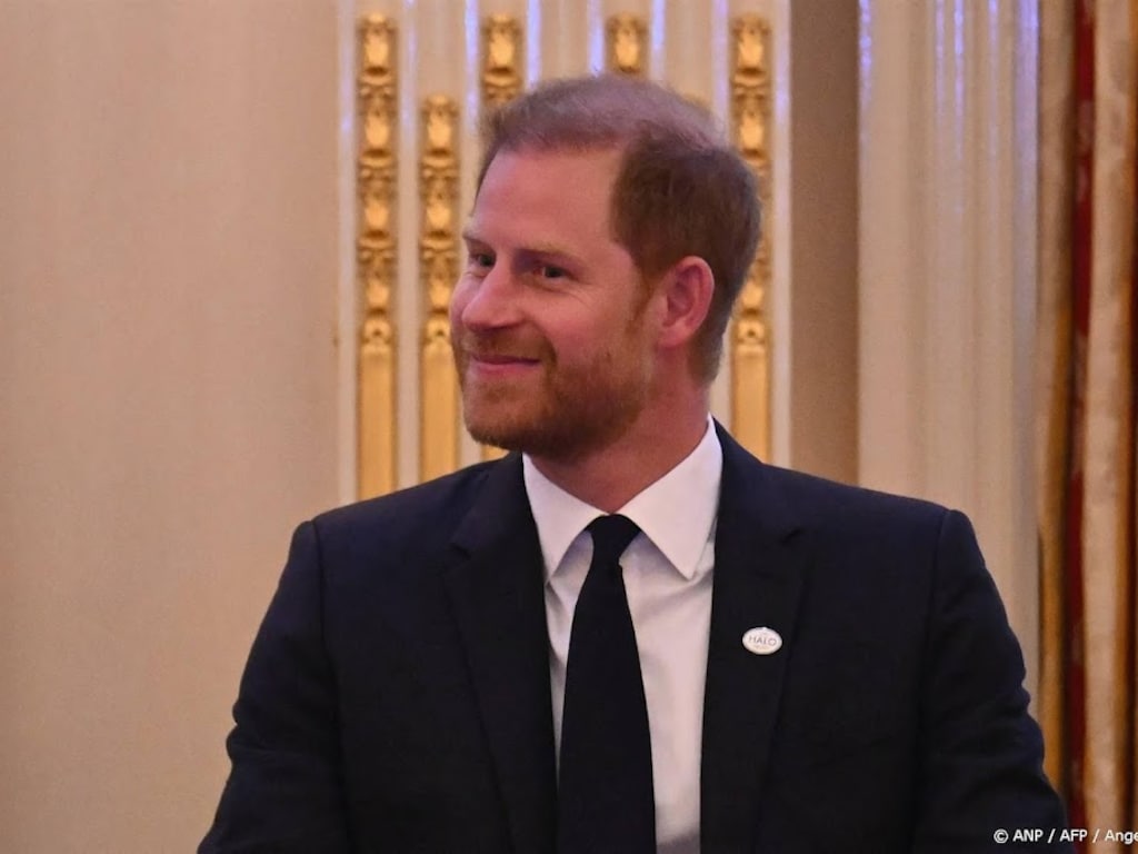 Prins Harry eert 100-jarige David Attenborough met essay
