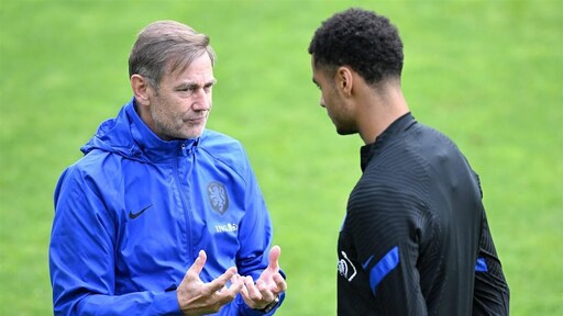 KNVB Polst Heerenveen over ongekwalificeerde doelman -coach Hoek