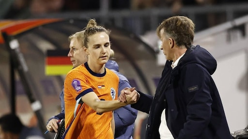 Jonker tevreden na proef met verdedigsters Buurman en Dijkstra