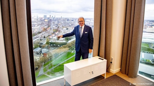 Lee Towers 75 geworden: 'Mijn carrière is een groot hoogtepunt'