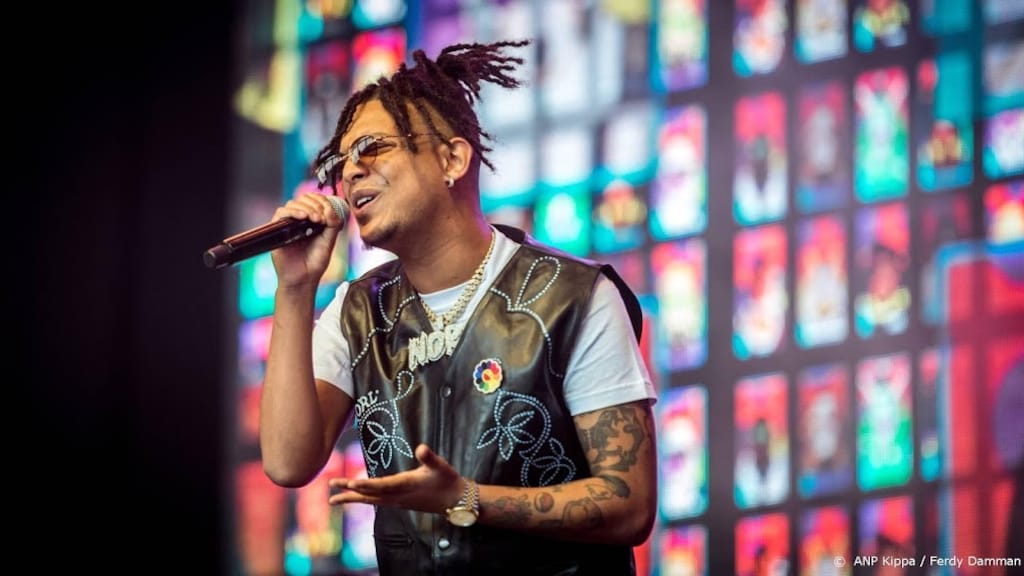 Ronnie Flex weg bij platenlabel: 'Ik verdien dit niet'