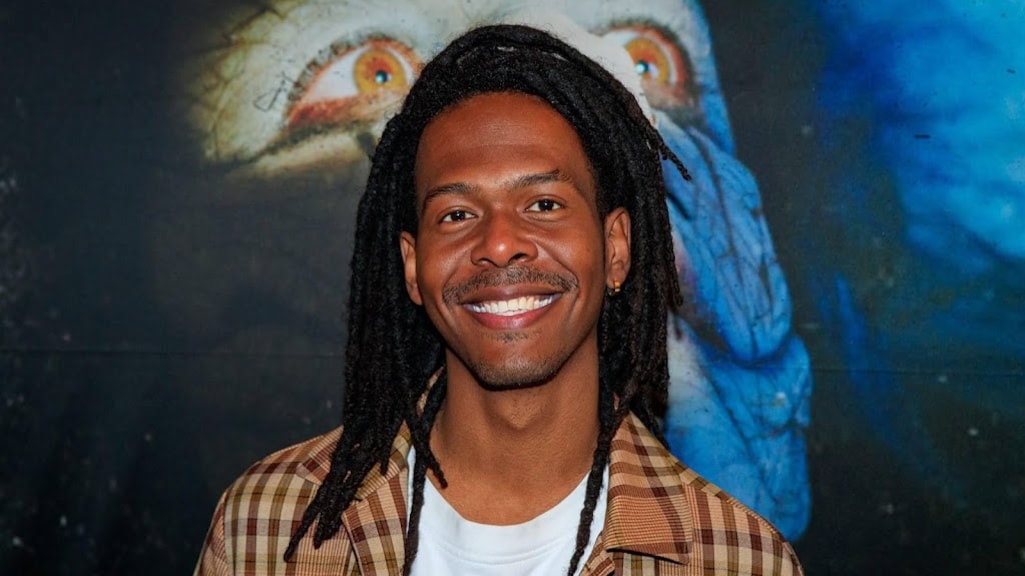 Katta kokraklarning harakatlanuvchi suratlari Viktoriya Fisherning yalangoch fotosuratlari