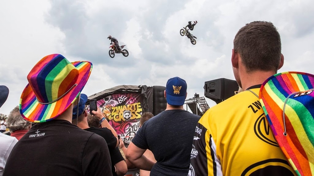 Zwarte Cross verwijdert omstreden bord en zeil