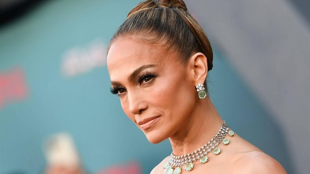 Jennifer Lopez viert verjaardag met Bridgerton-feest