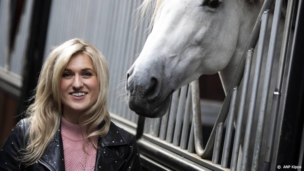 Britt Dekker kijkt uit naar geboorte veulentje