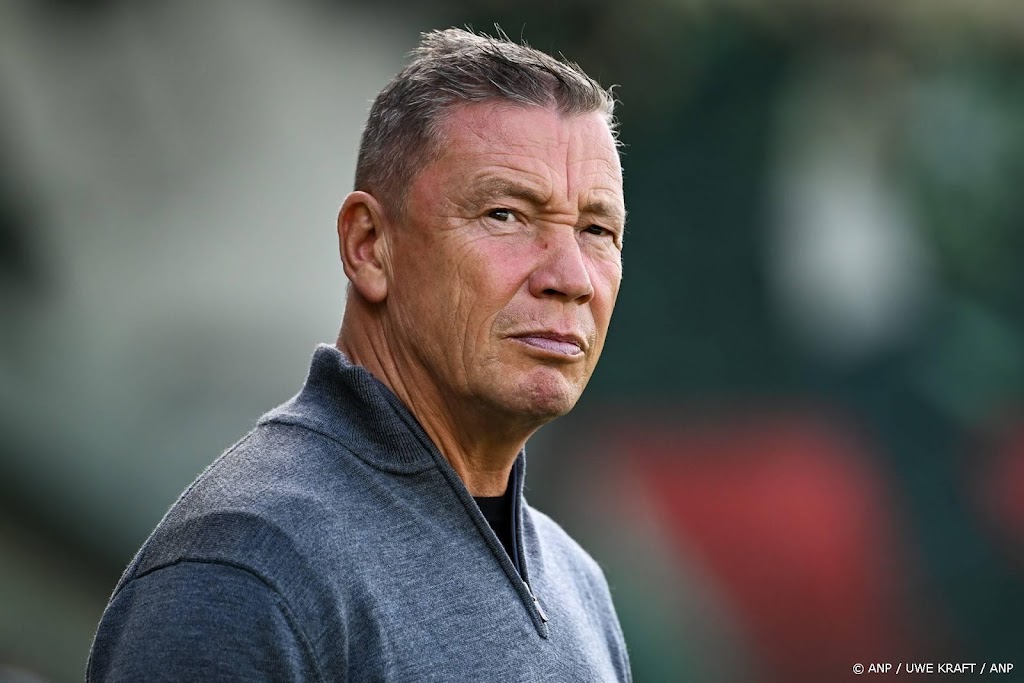 AZ nog foutloos na nipte zege op tien man van Fortuna Sittard