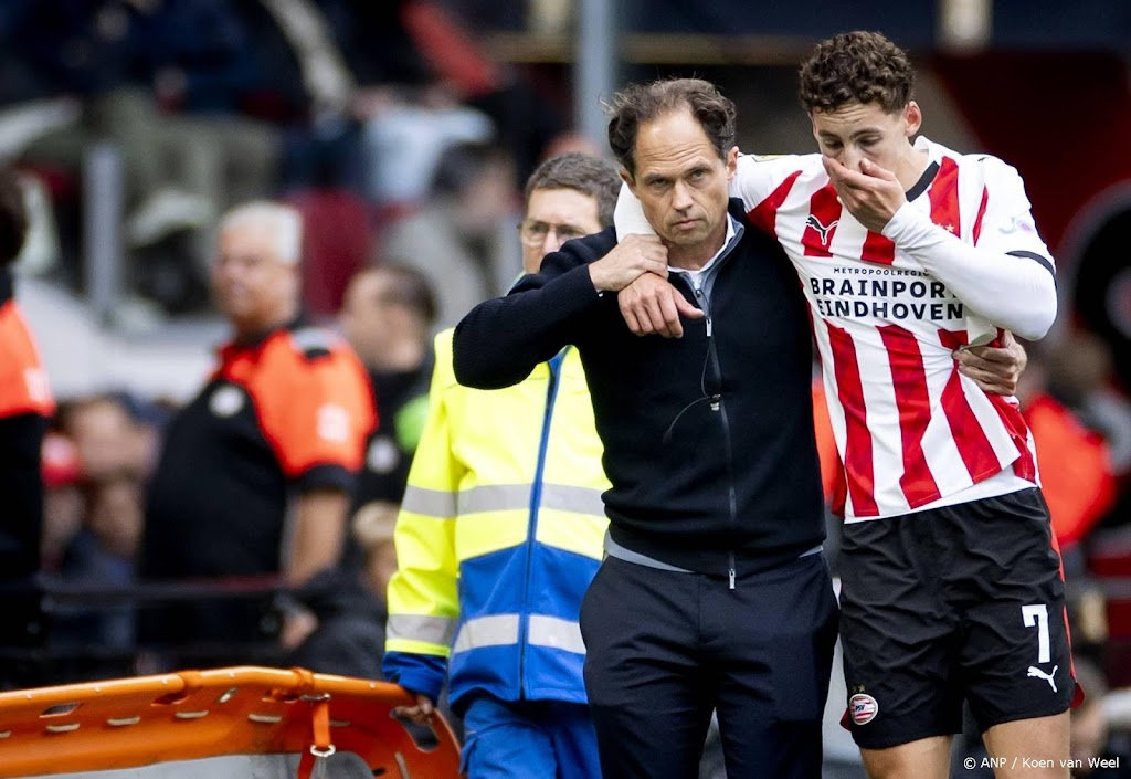 Zware knieblessure maakt einde aan seizoen PSV'er Van Bommel