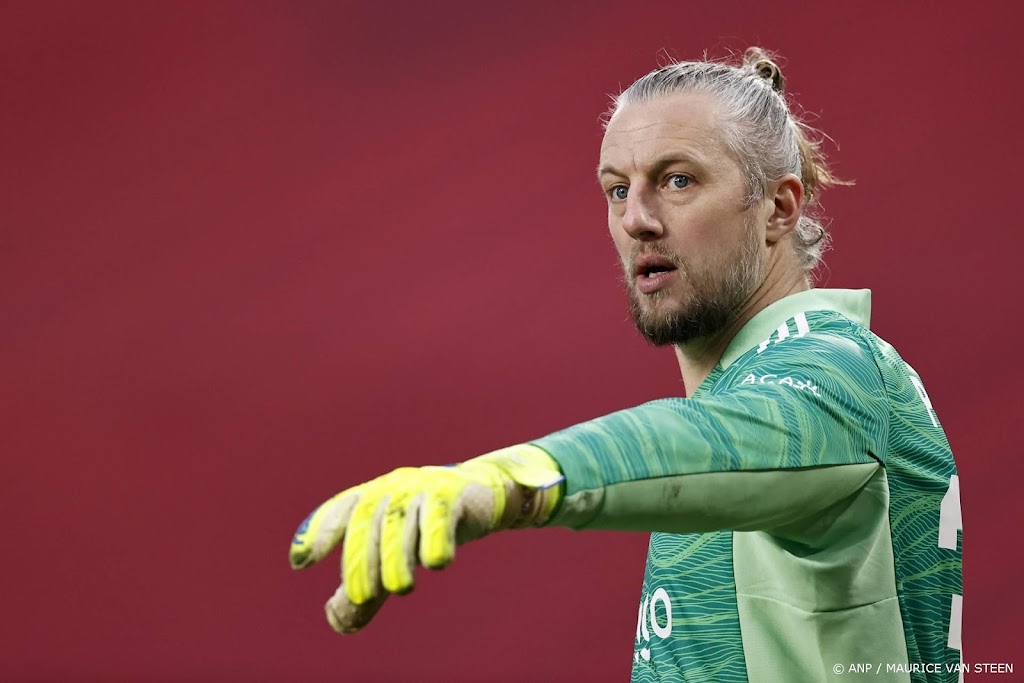 Ajax met doelman Pasveer onder de lat tegen Chelsea