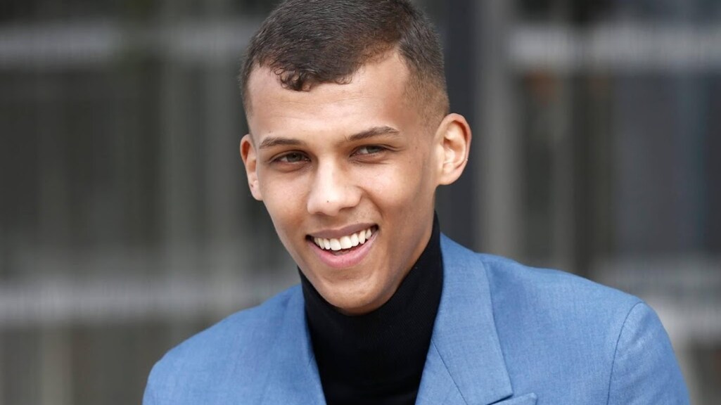 Stromae duikt op als gastartiest bij releaseparty Coldplay