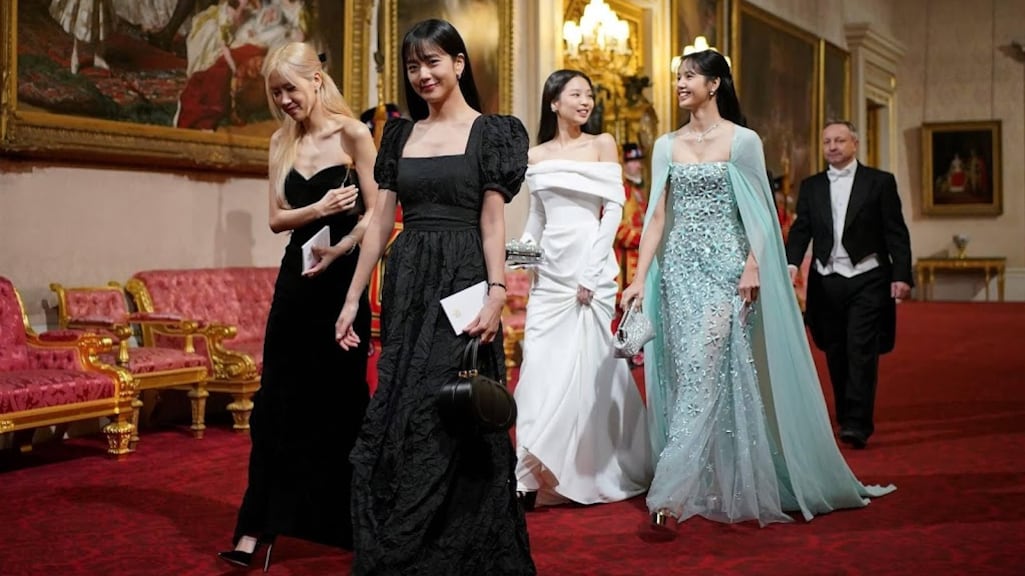 Meidengroep BLACKPINK ontvangt onderscheiding van koning Charles