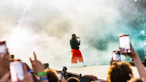 Kendrick Lamar verrast fans met onaangekondigd nieuw album