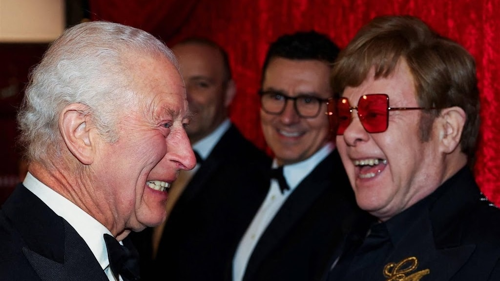 Koning Charles ontmoet Elton John en lacht om Trump-grapjes