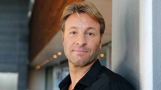 Viktor Brand presenteert programma met ijskunstenaars