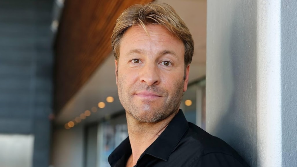 Viktor Brand presenteert programma met ijskunstenaars