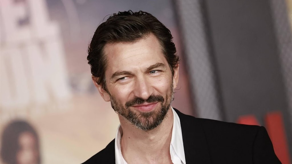 Michiel Huisman over opvoeding dochter: nuchter en zonder glitter en glamour