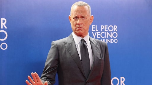 Tom Hanks brengt eerbetoon aan overleden astronaut Jim Lovell