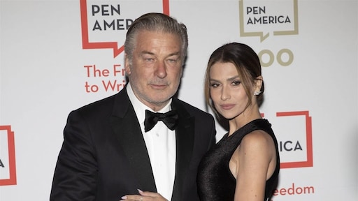 Hilaria Baldwin zat in 'donker dal' door geruchten over nepaccent