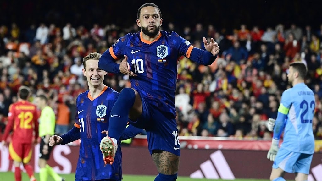 Depay scoort in honderdste interland voor Oranje