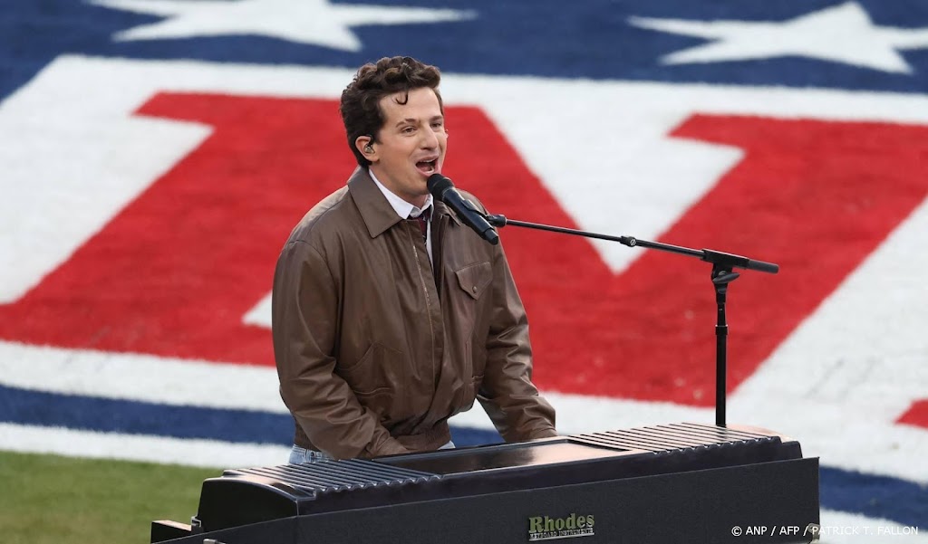 Amerikaanse zanger Charlie Puth is voor het eerst vader geworden