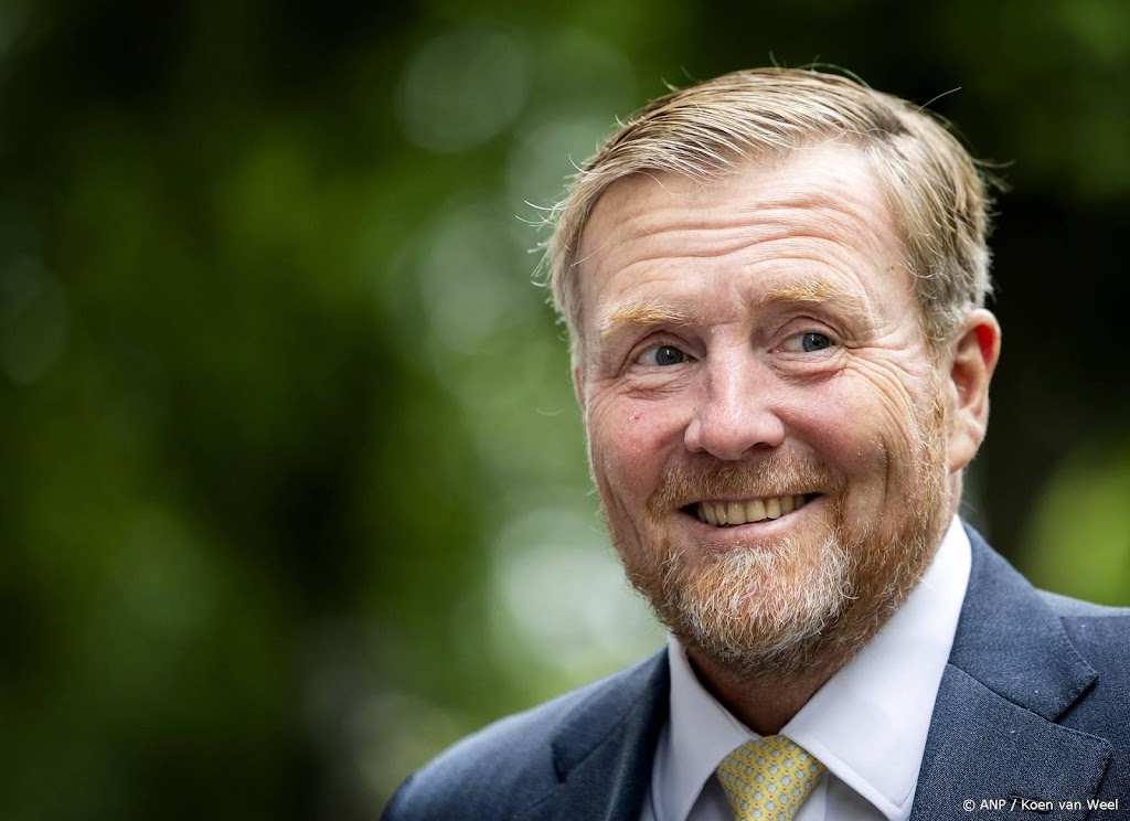 Koning aangekomen in Amsterdam voor bezoek aan woningcorporaties