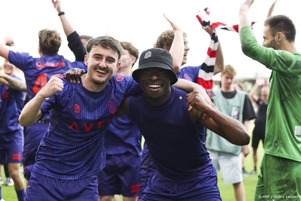 Willem II promoveert na zege via strafschoppen op FC Volendam