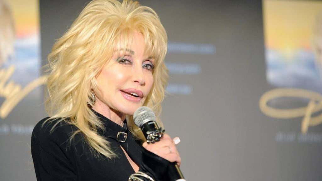 Dolly Parton eert goede vriendin Olivia Newton-John: 'Zo verdrietig'