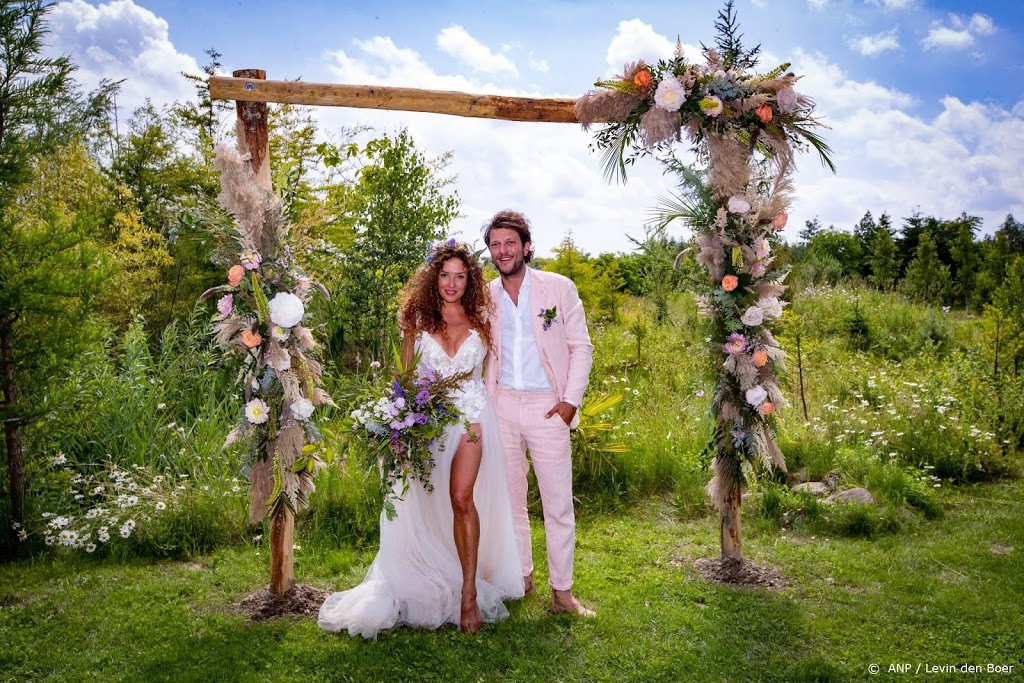 Zus Birgit Schuurman deelt foto's van bruid Katja