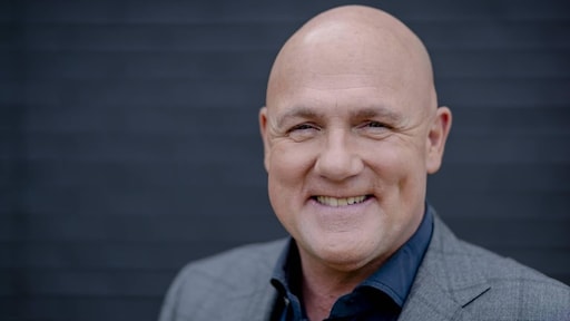 Honderden Nederlanders willen in schoenen André Kuipers stappen