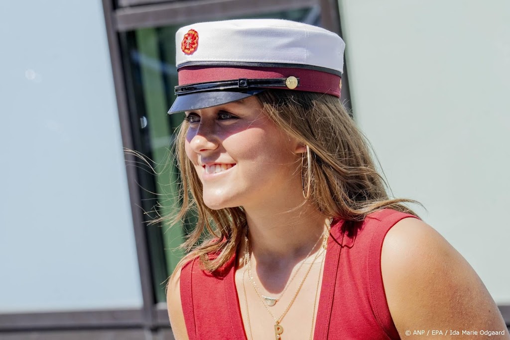 Deense prinses Isabella luncht na afscheid school met oma Margrethe