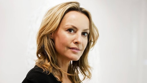 Micky Hoogendijk niet blij met Eva Jinek na tonen ingrijpende beelden van aanslag