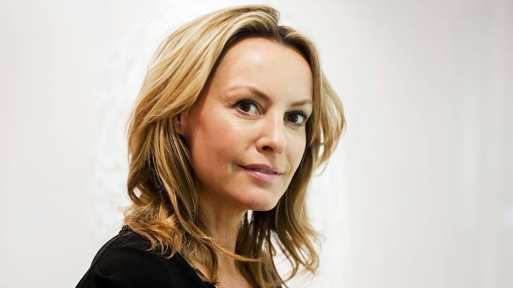 Micky Hoogendijk niet blij met Eva Jinek na tonen ingrijpende beelden van aanslag