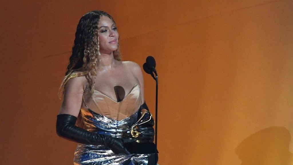 Beyoncé roept concertbezoekers op in zilver te komen op haar verjaardag