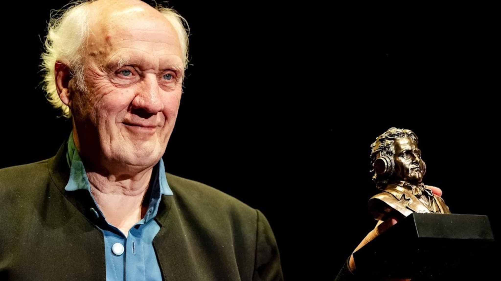 Herman van Veen nog lang niet klaar met het leven: 'Ik zing om de dood