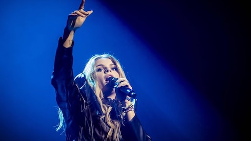 Davina Michelle moet shows verplaatsen door ziekte: 'Het spijt me'