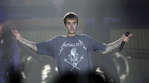 Justin Bieber steunt Chris Brown na beschuldigingen