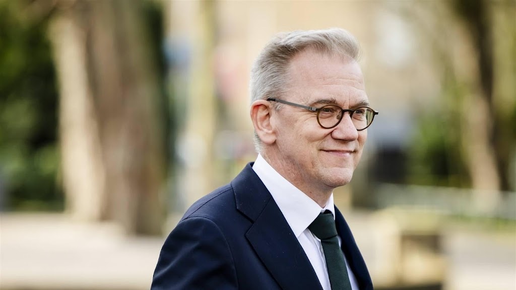 Eppo Bruins wil snel met toezichthouder NPO praten over Frederieke Leeflang