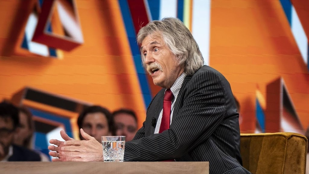 Dít doet Johan Derksen met de tonnen die hij verdient bij Vandaag Inside